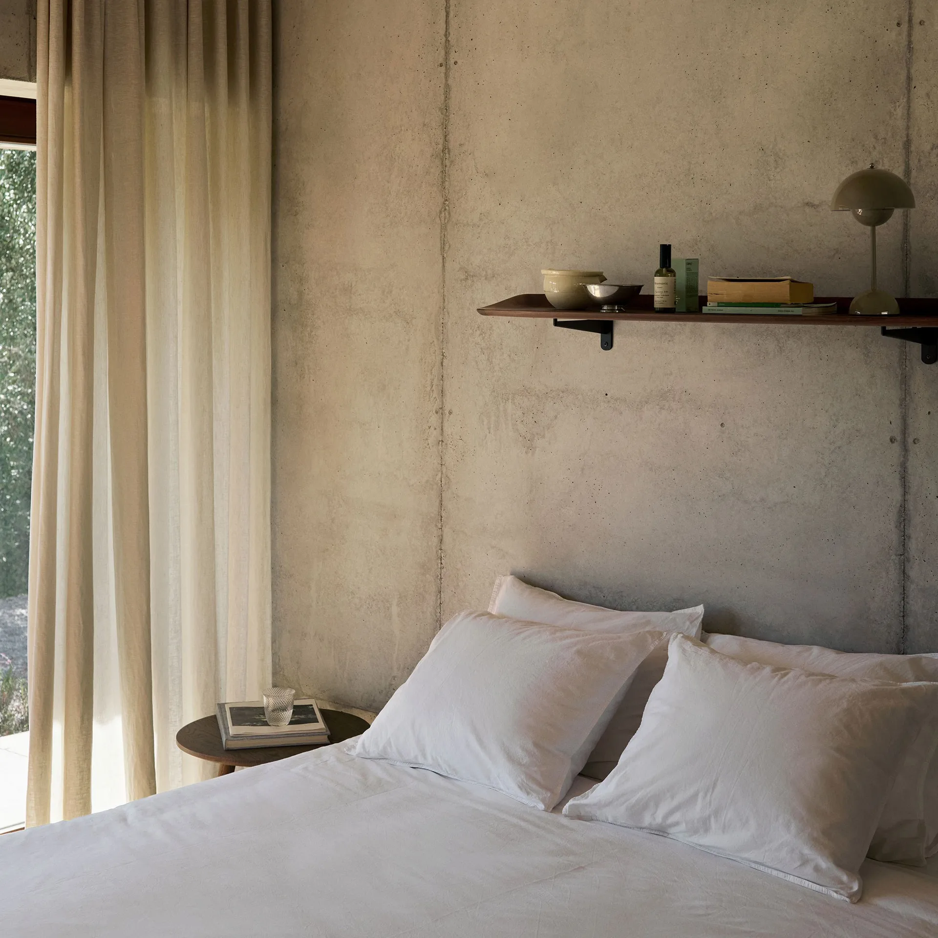 Guild HM15 hylla 120 cm, Solid lacquered walnut &Tradition