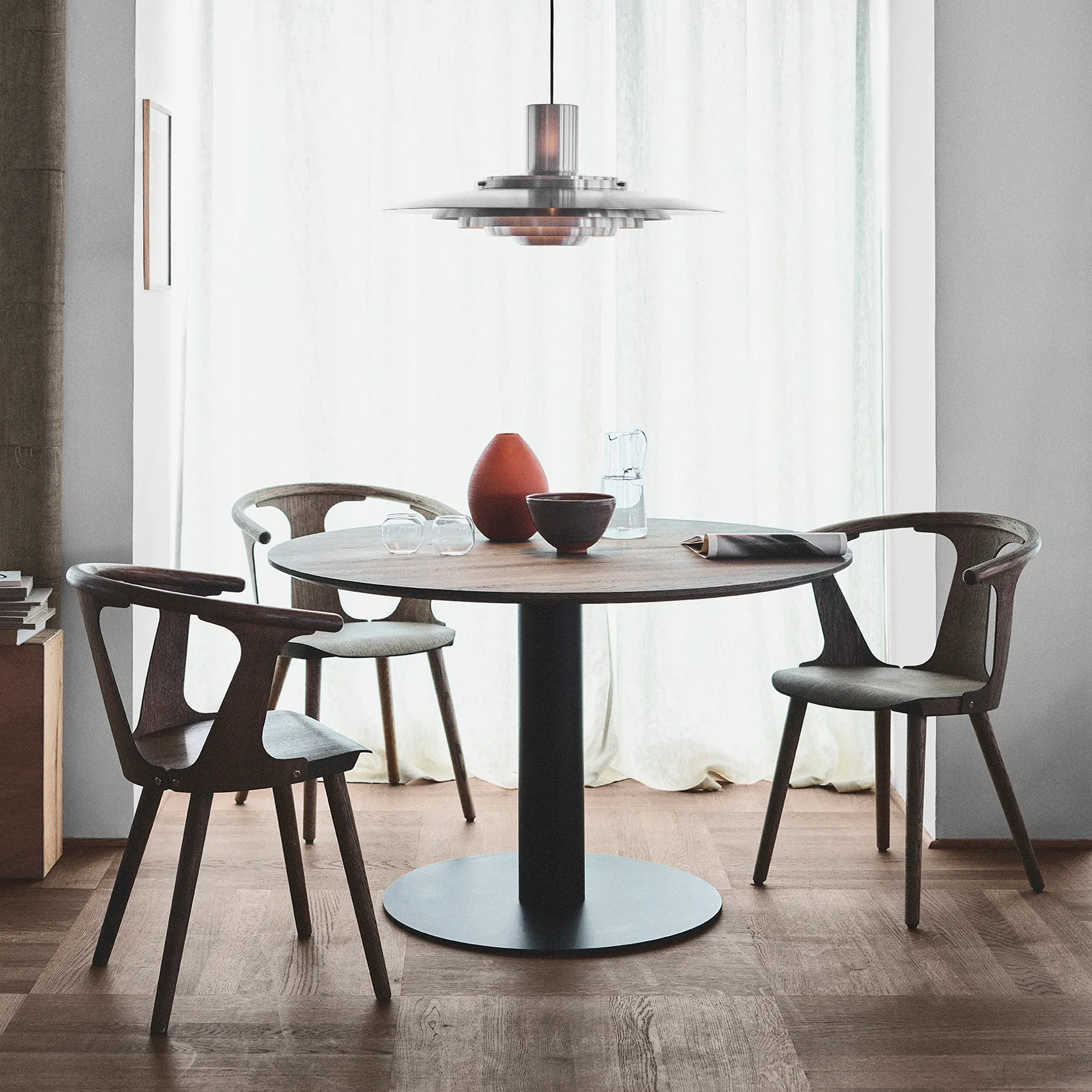 In Between bord SK12, Valnöt &Tradition