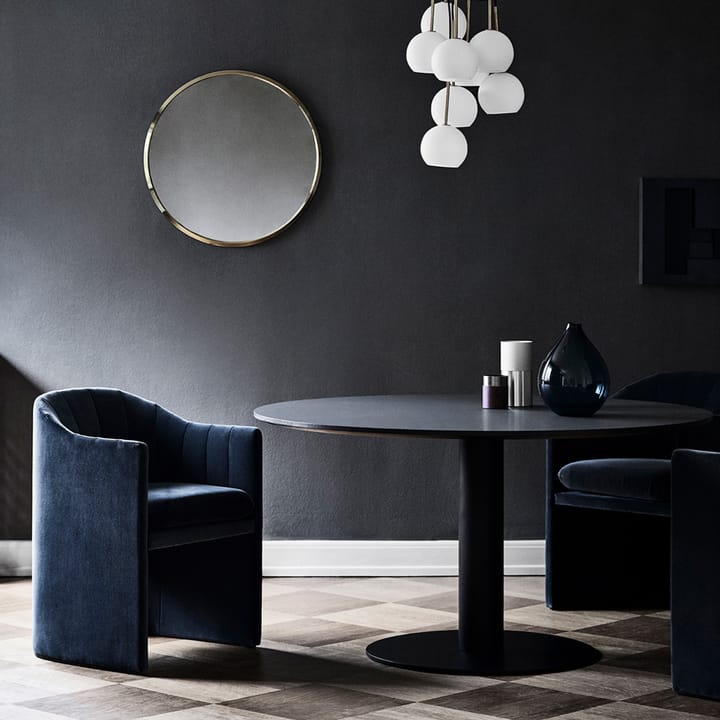In Between SK12 matbord, svartlackad ek, mattsvart metallstativ &Tradition