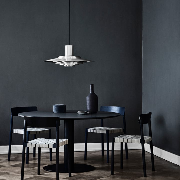 In Between SK12 matbord, svartlackad ek, mattsvart metallstativ &Tradition