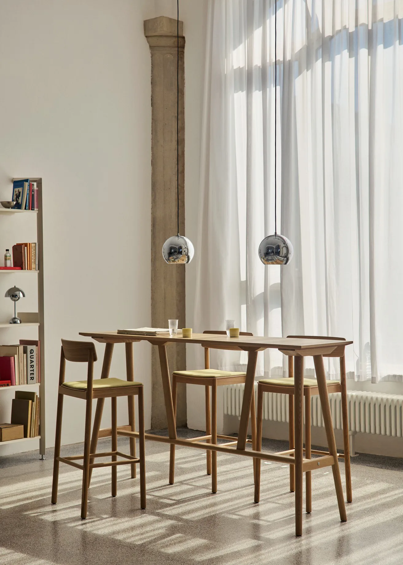 In Between SK27 Bar Table barbord 190x50x105 cm, Lackad ek &Tradition