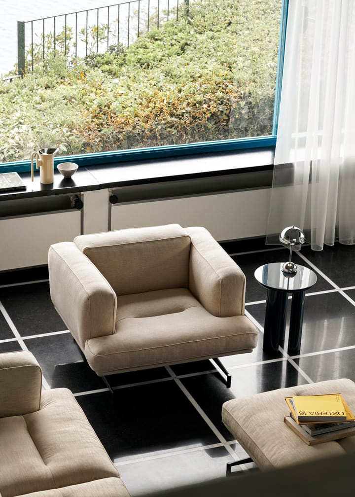 Inland AV21 fåtölj, Clay 0011-warm black &Tradition