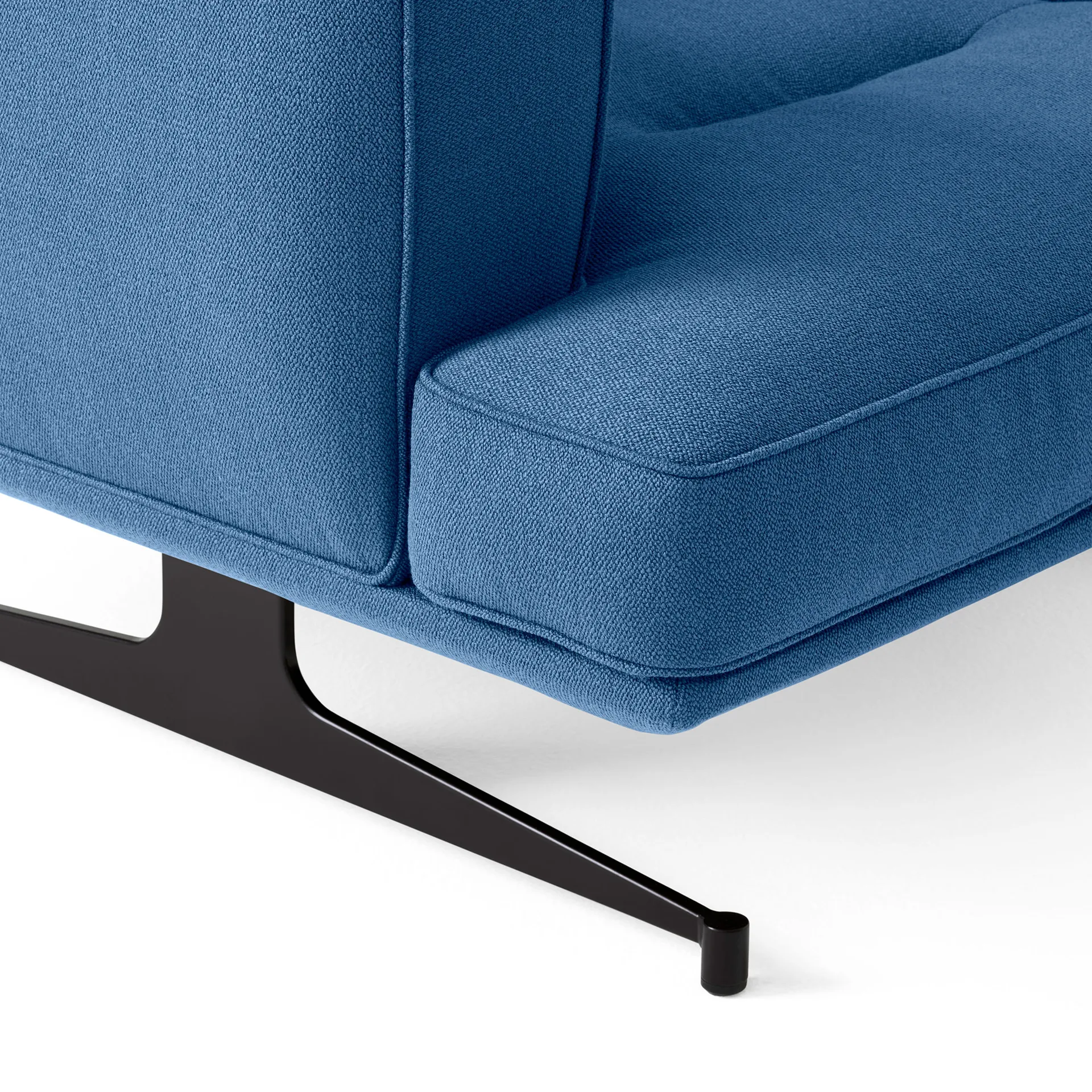 Inland AV21 fåtölj, Vidar 733-warm black &Tradition