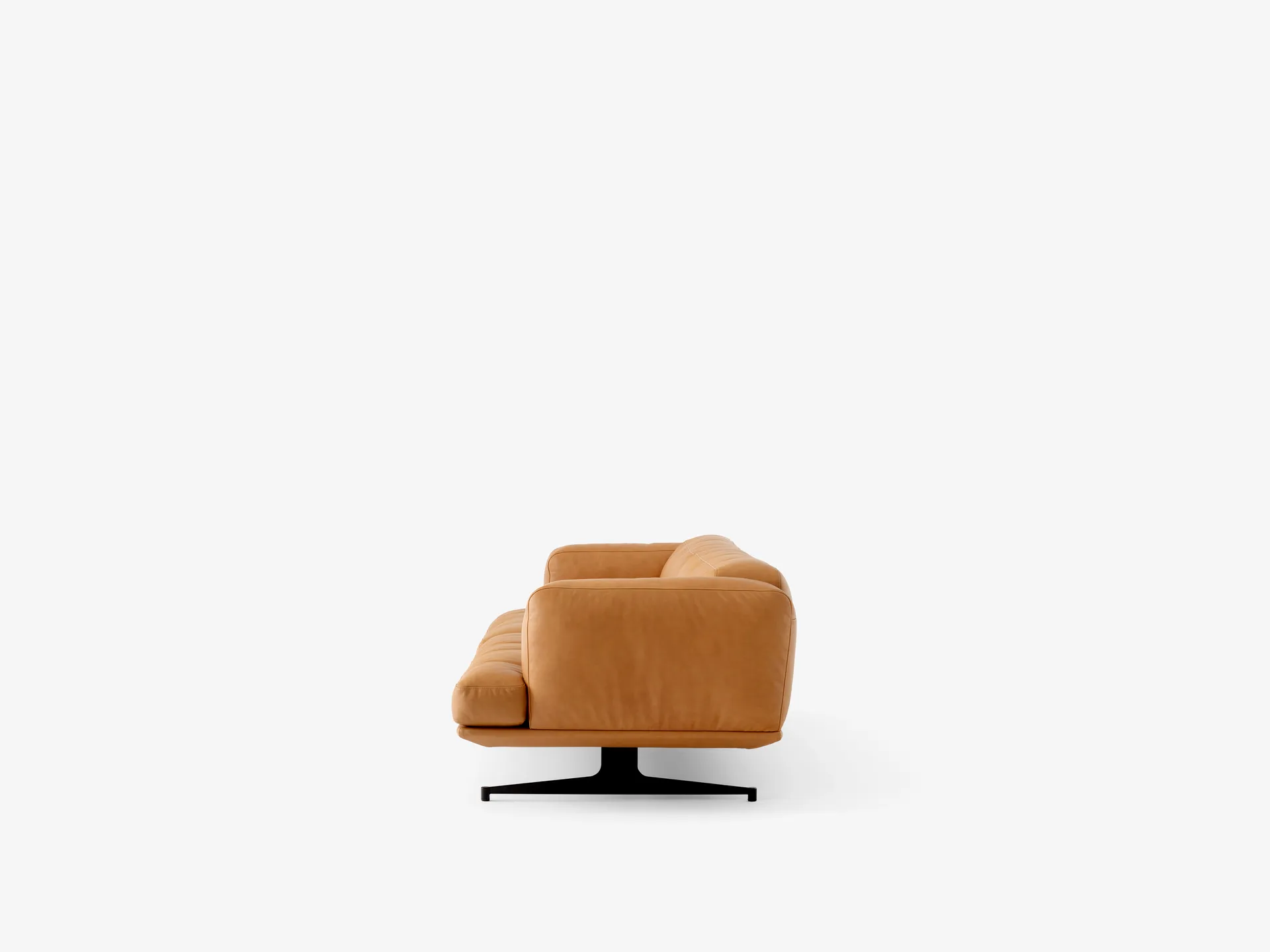 Inland AV23 3-sits soffa, Noble leather cognac-warm black &Tradition