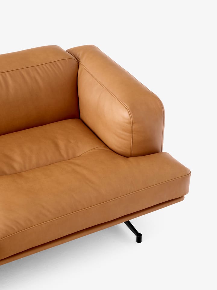 Inland AV23 3-sits soffa - Noble leather cognac-warm black - &Tradition