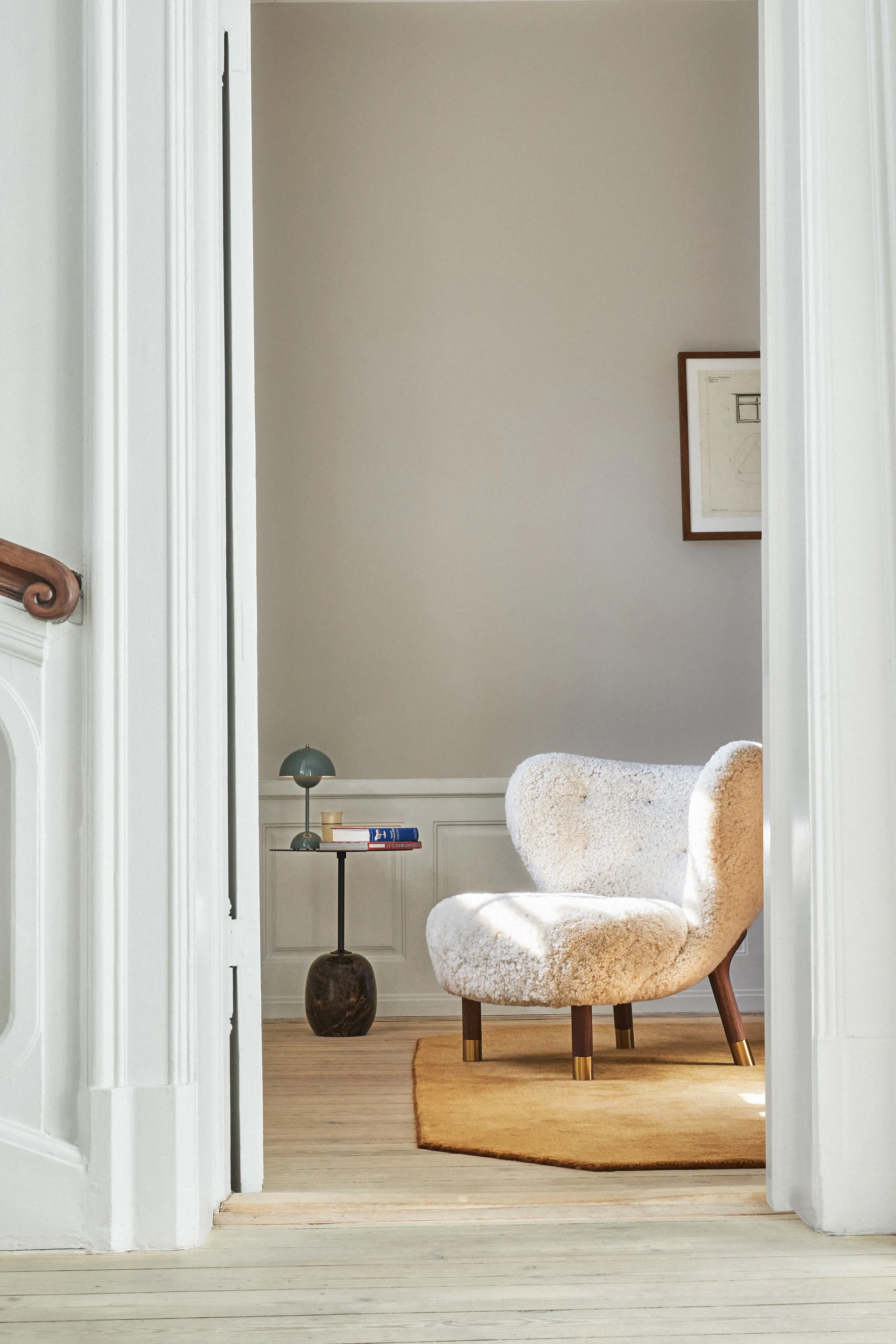 Little Petra VB1 fåtölj Limited Edition, Valnöt, mässing-Moonlight &Tradition