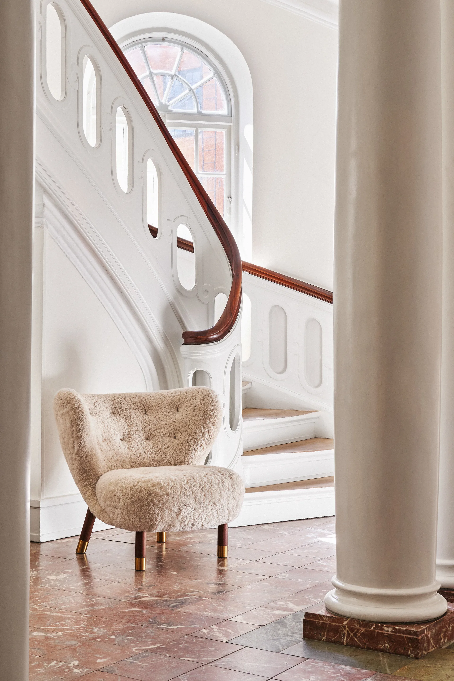 Little Petra VB1 fåtölj Limited Edition, Valnöt, mässing-Moonlight &Tradition