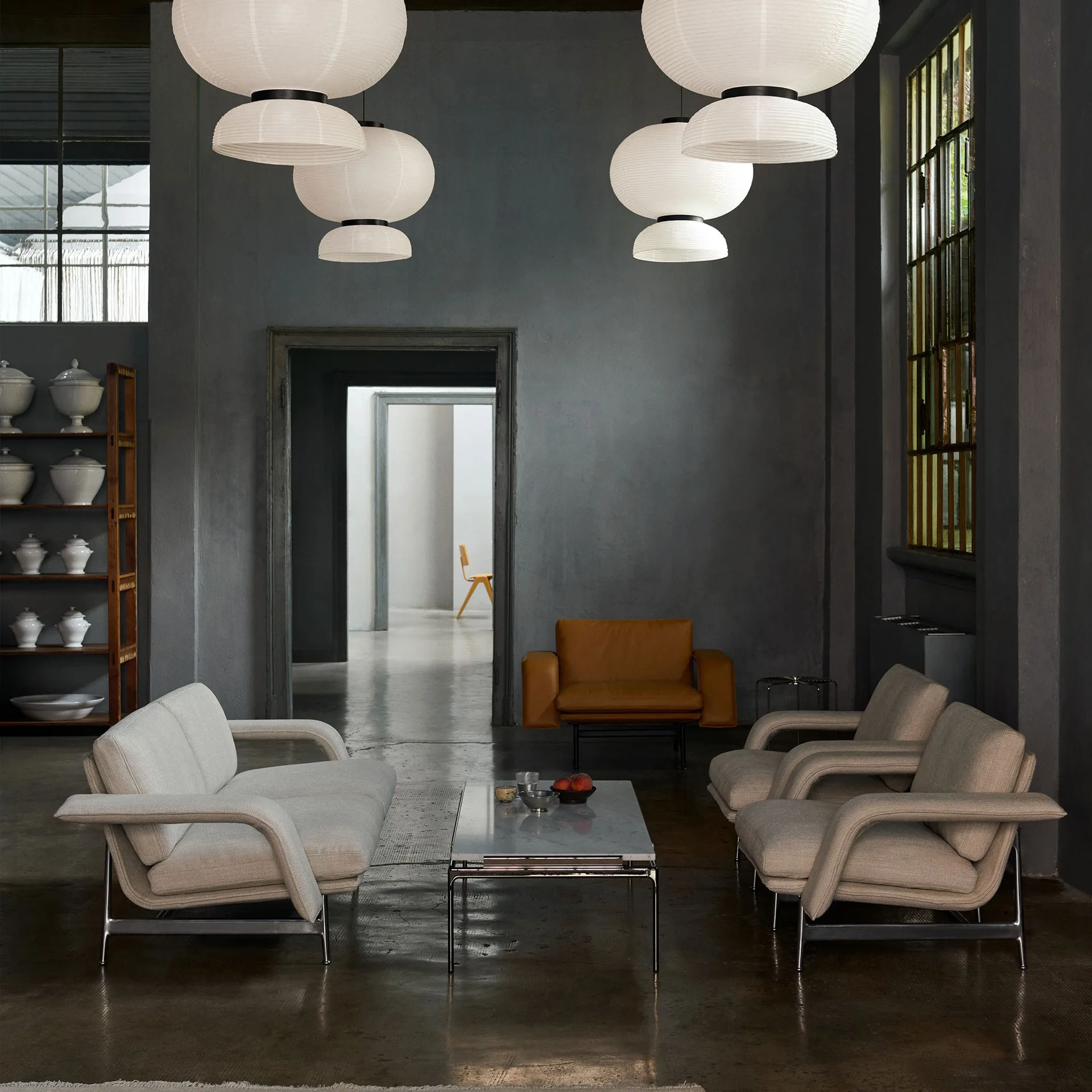 Meantime AV29 loungefåtölj, Pol. aluminium-Ecriture 0210 &Tradition