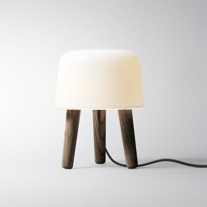 Milk bordslampa, svart sladd, askben &Tradition