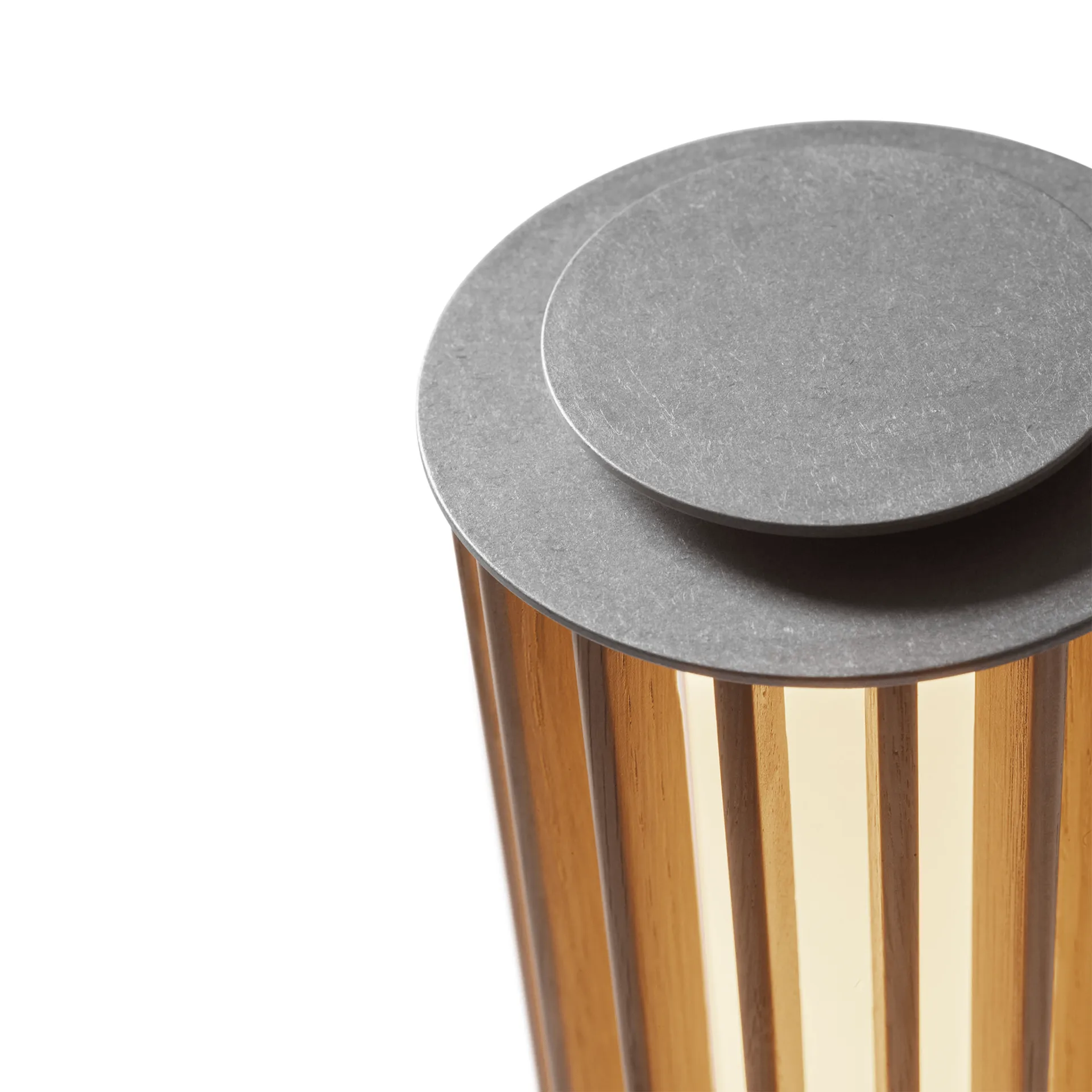 Numbra TY3 portabel bordslampa, Lackerad ek-trumlad aluminium &Tradition