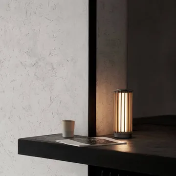 Numbra TY3 portabel bordslampa - Lackerad ek-trumlad aluminium - &Tradition