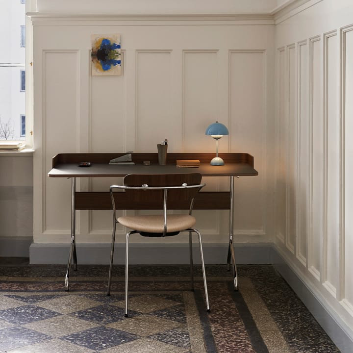 Pavilion AV17 skrivbord, iron linoleum, lackad valnöt, kromben &Tradition