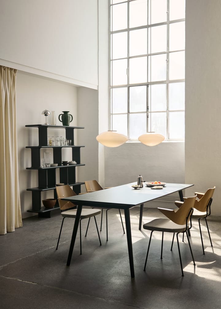 RFH RD7 karmstol, Walnut-beech-brown &Tradition