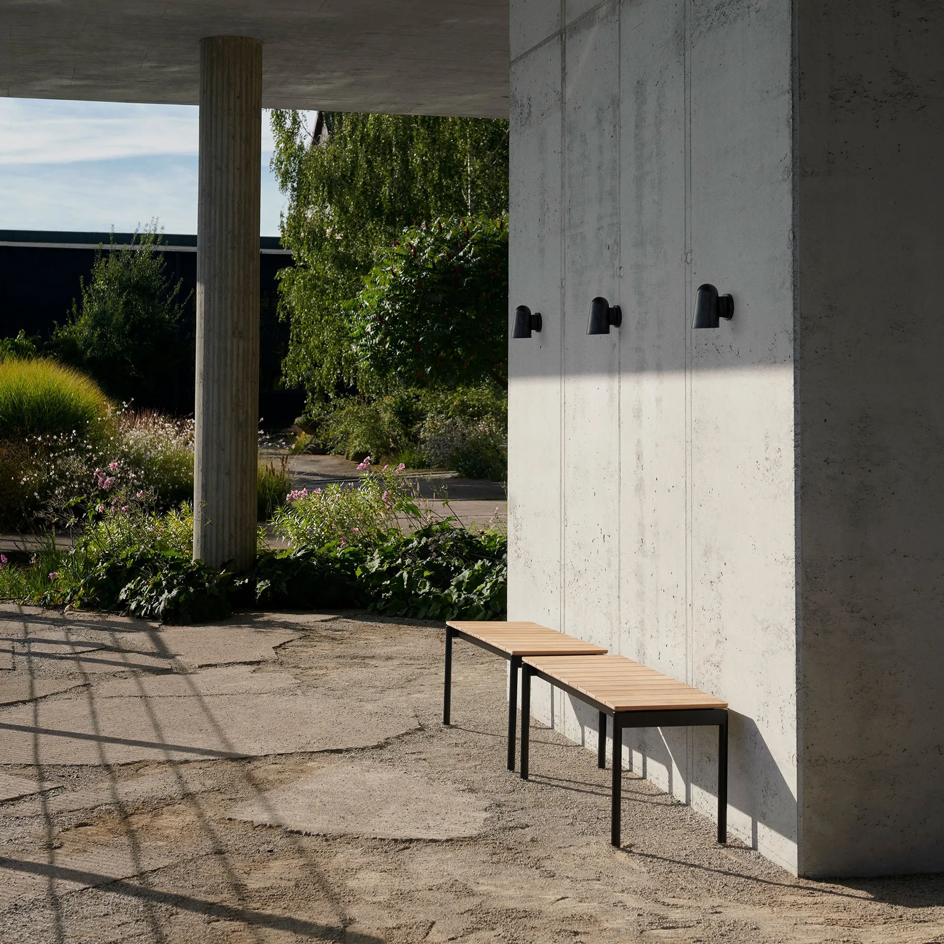 Solid SC105 vägglampa, Bronzed brass &Tradition