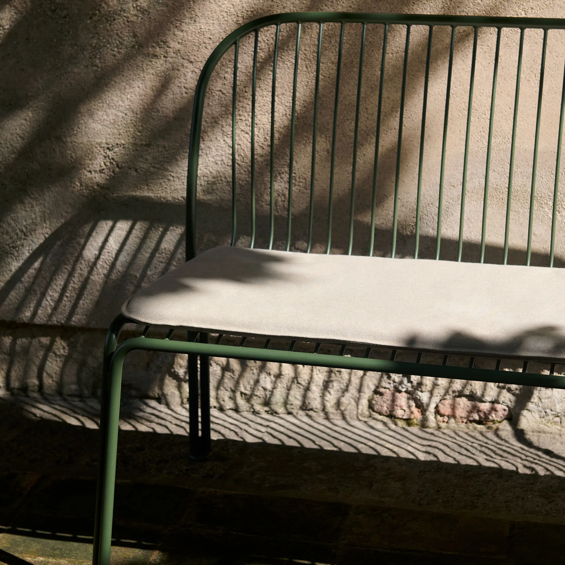 Thorvald SC111 bänk, Bronze green, 129 cm &Tradition