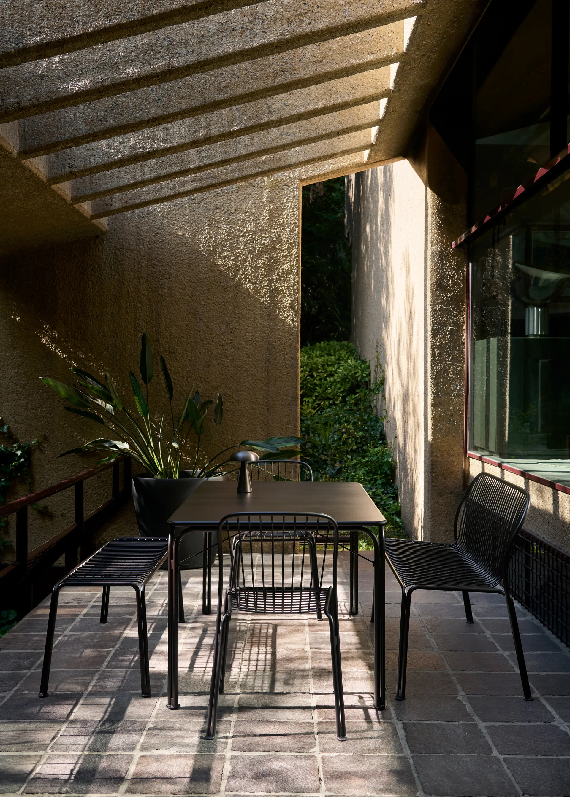 Thorvald SC112 bänk, Warm black, 125 cm &Tradition