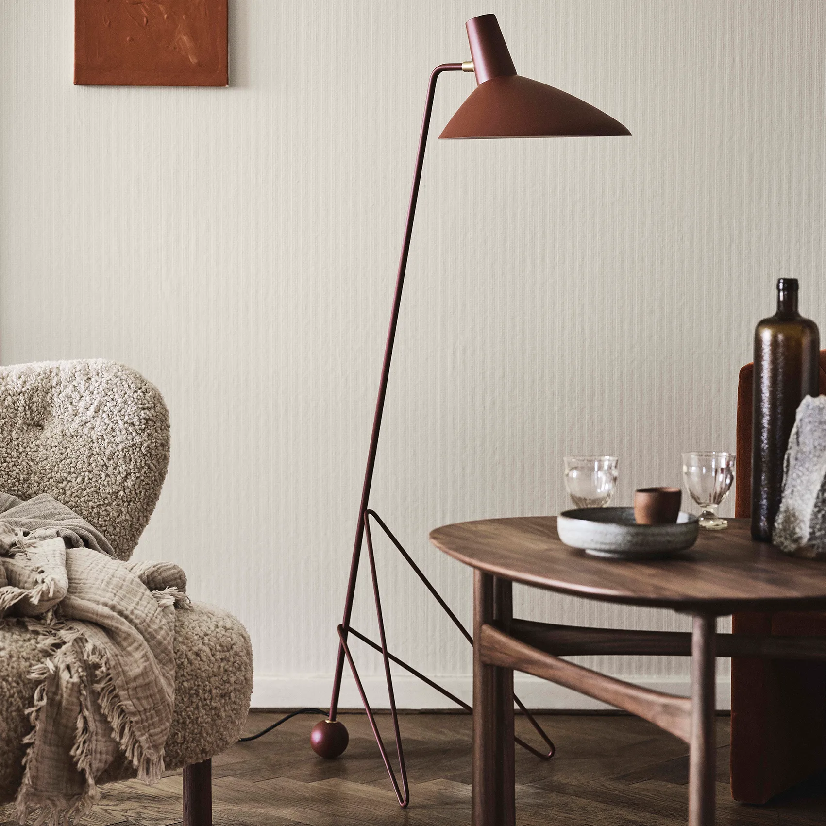 Tripod HM8 golvlampa, Maroon (röd) &Tradition