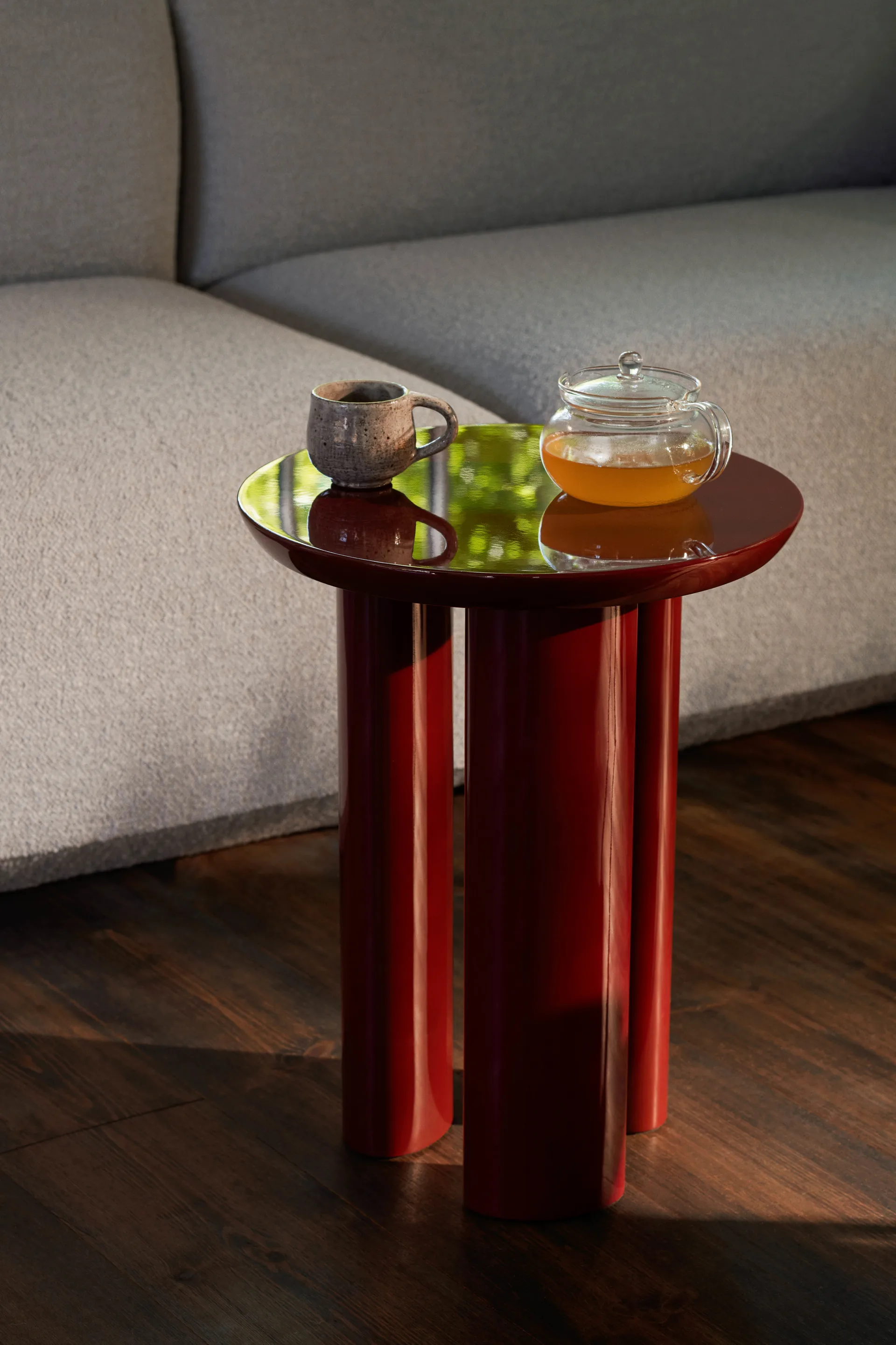 Tung JA3 sidobord, burgundy red &Tradition