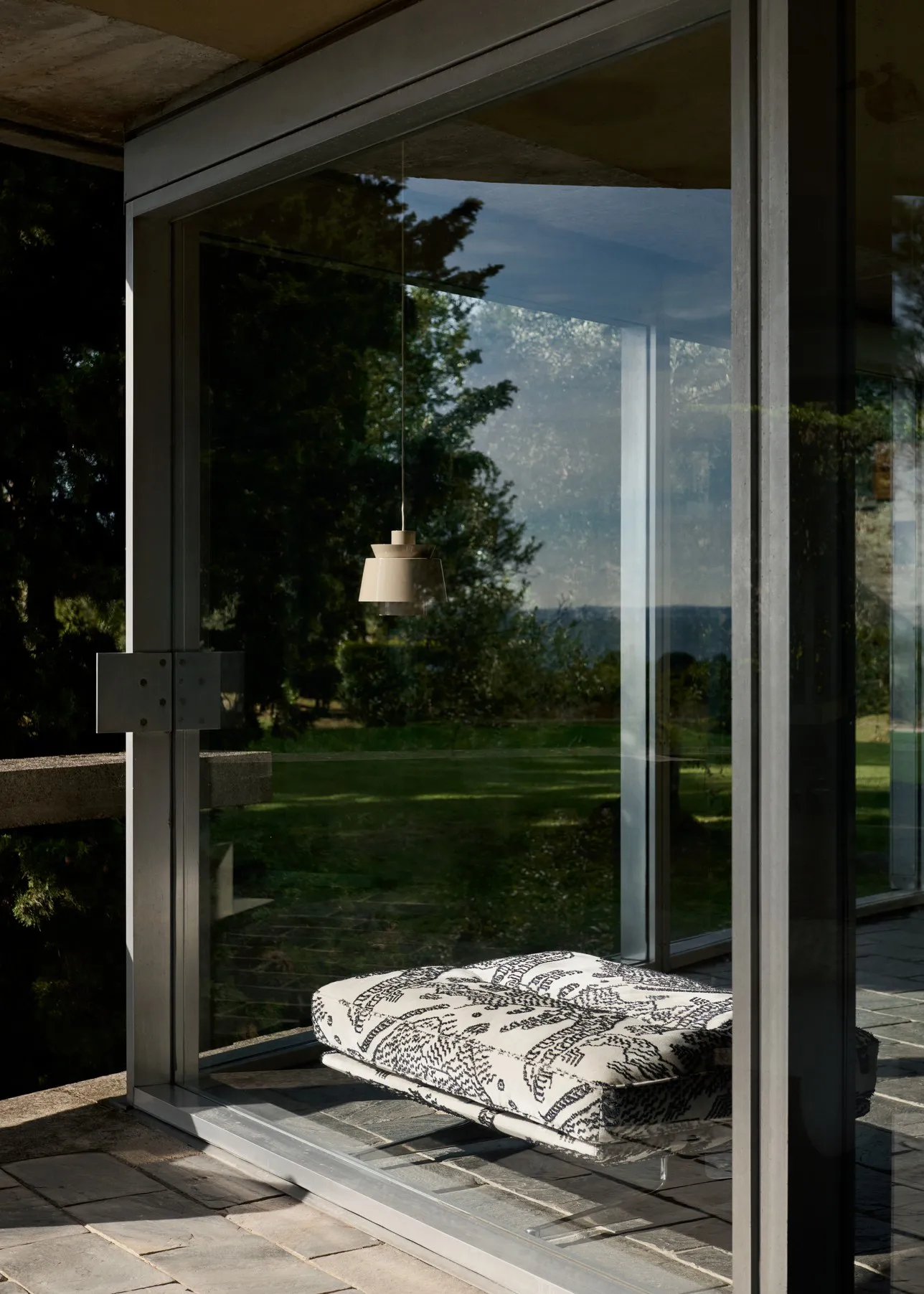 Utzon JU1 lampa, Grey beige, Ø22 cm &Tradition