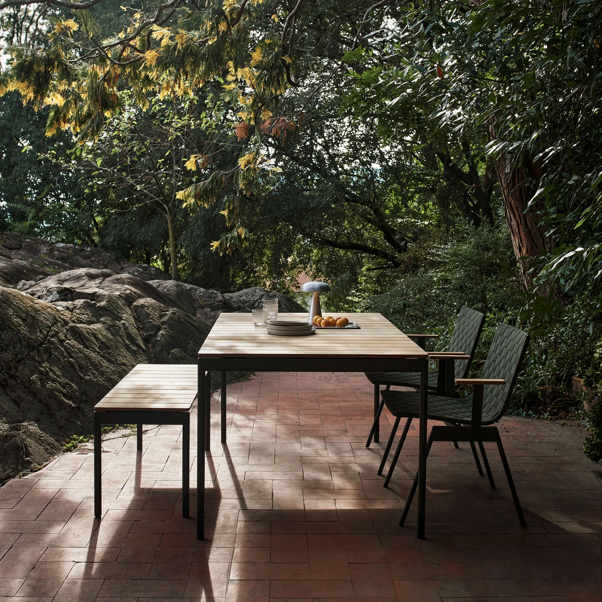 Ville AV25 bord small 150x90 cm, Bronze green &Tradition