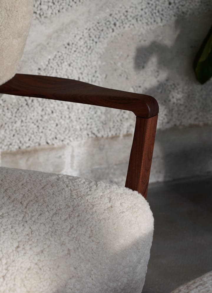 Wulff Lounge Chair ATD2 fåtölj, Oljad valnöt-Moonlight &Tradition
