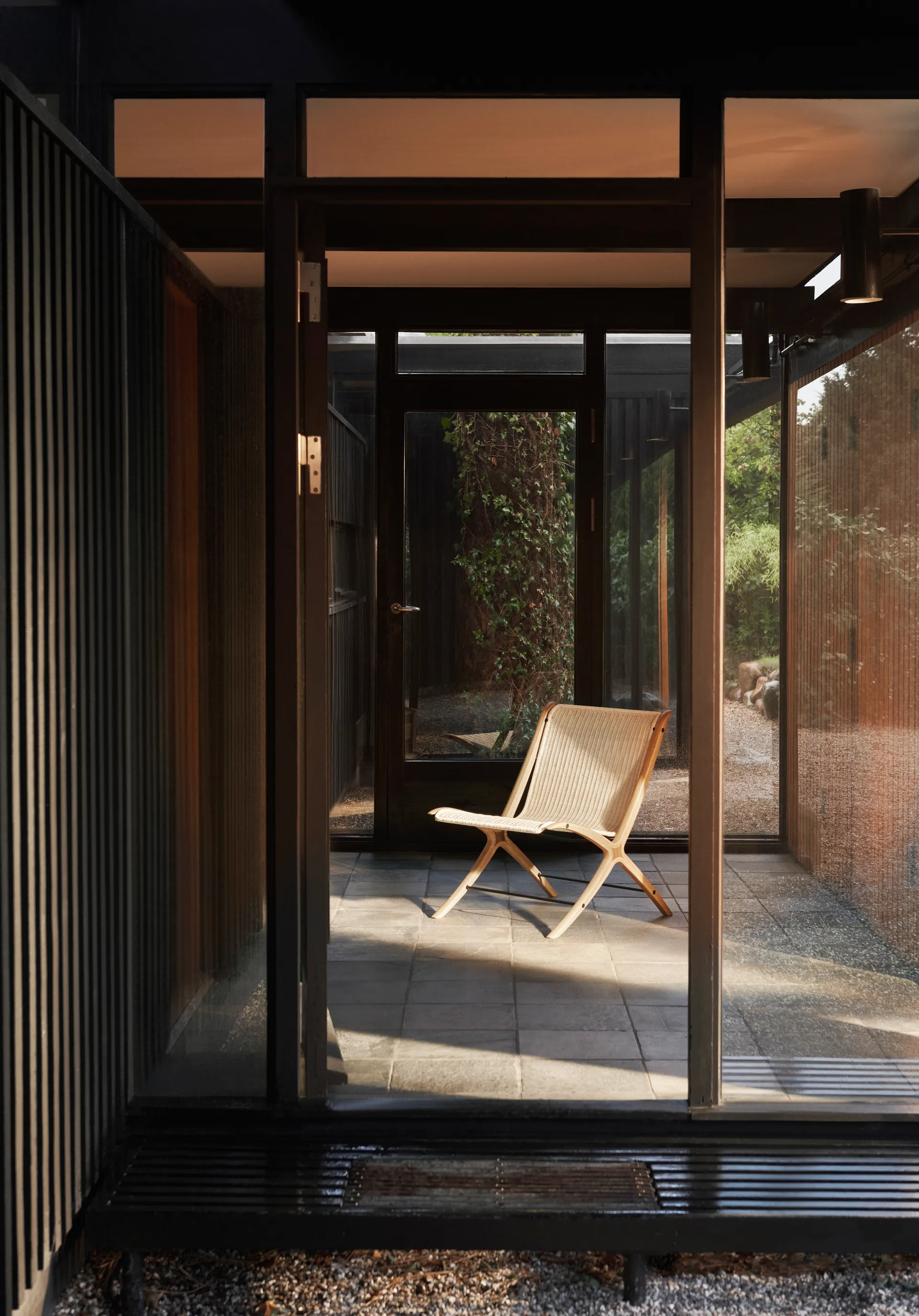 X loungefåtölj HM10, Walnut &Tradition