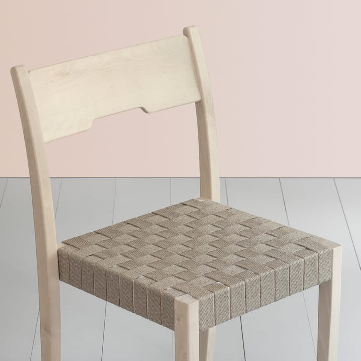 Arnold stol - sadelgjord -mellangrön äggoljetempera - Tre Sekel Möbelsnickeri