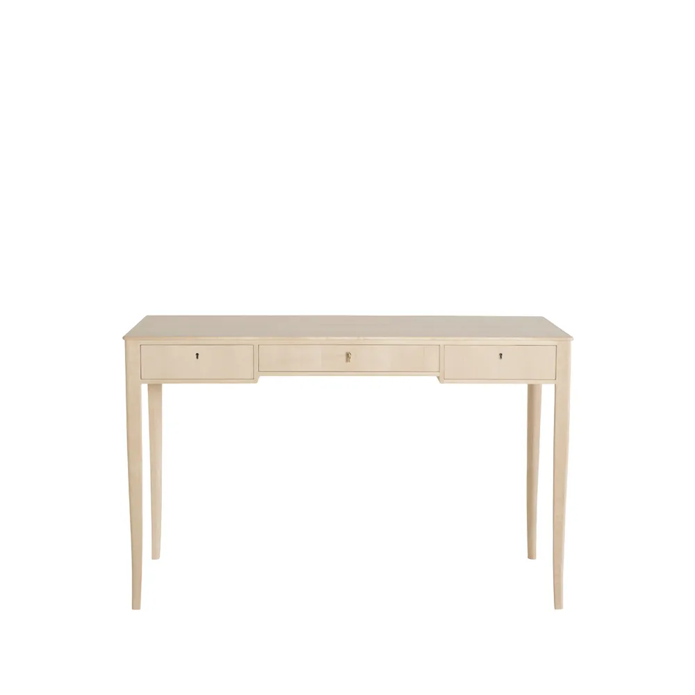 Tre Sekel Möbelsnickeri Guldheden skrivbord 3 st lådor Björk klarlack