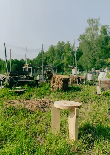 001 Stool pall - Matt oljevaxad furu, Ø40x44 cm - Vaarnii