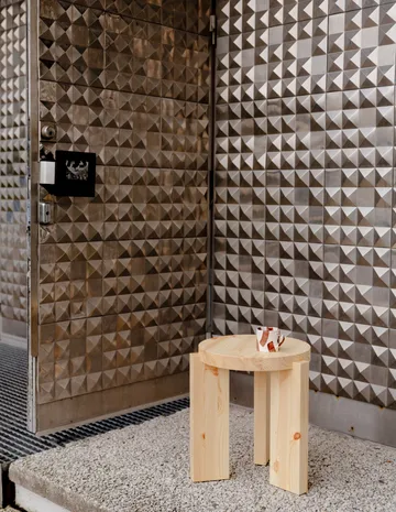 001 Stool pall - Matt oljevaxad furu, Ø40x44 cm - Vaarnii