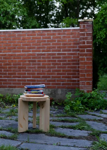 001 Stool rund pall - Matt oljevaxad furu, Ø40x44 cm - Vaarnii