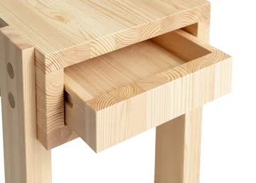 003 Stilts Side Table sidobord - Matt oljevaxad furu 40x36x45 cm - Vaarnii