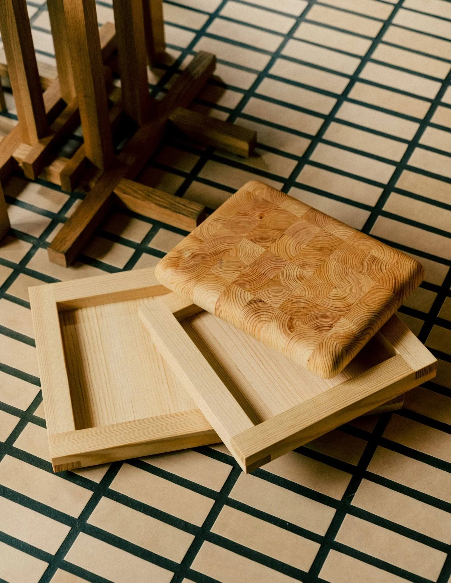 009 Tray bricka, Oljevaxad furu, 54x33x6 cm Vaarnii