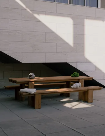 013 Osa Outdoor Bench bänk - Värmebehandlad furu, 182x37x49 cm - Vaarnii