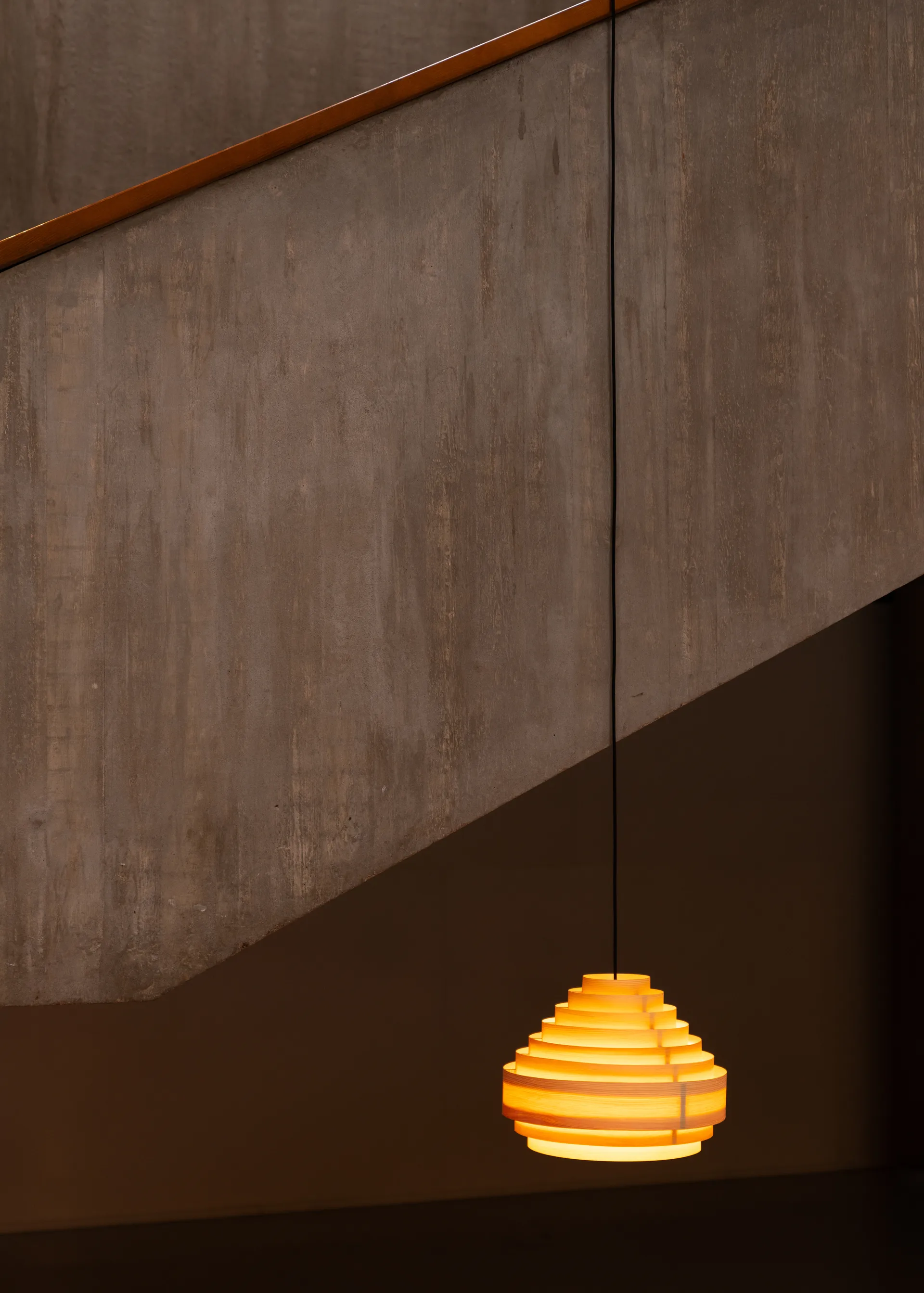 1001 Hans Pendant pendel, Matt oljevaxad furu, Ø38 cm Vaarnii