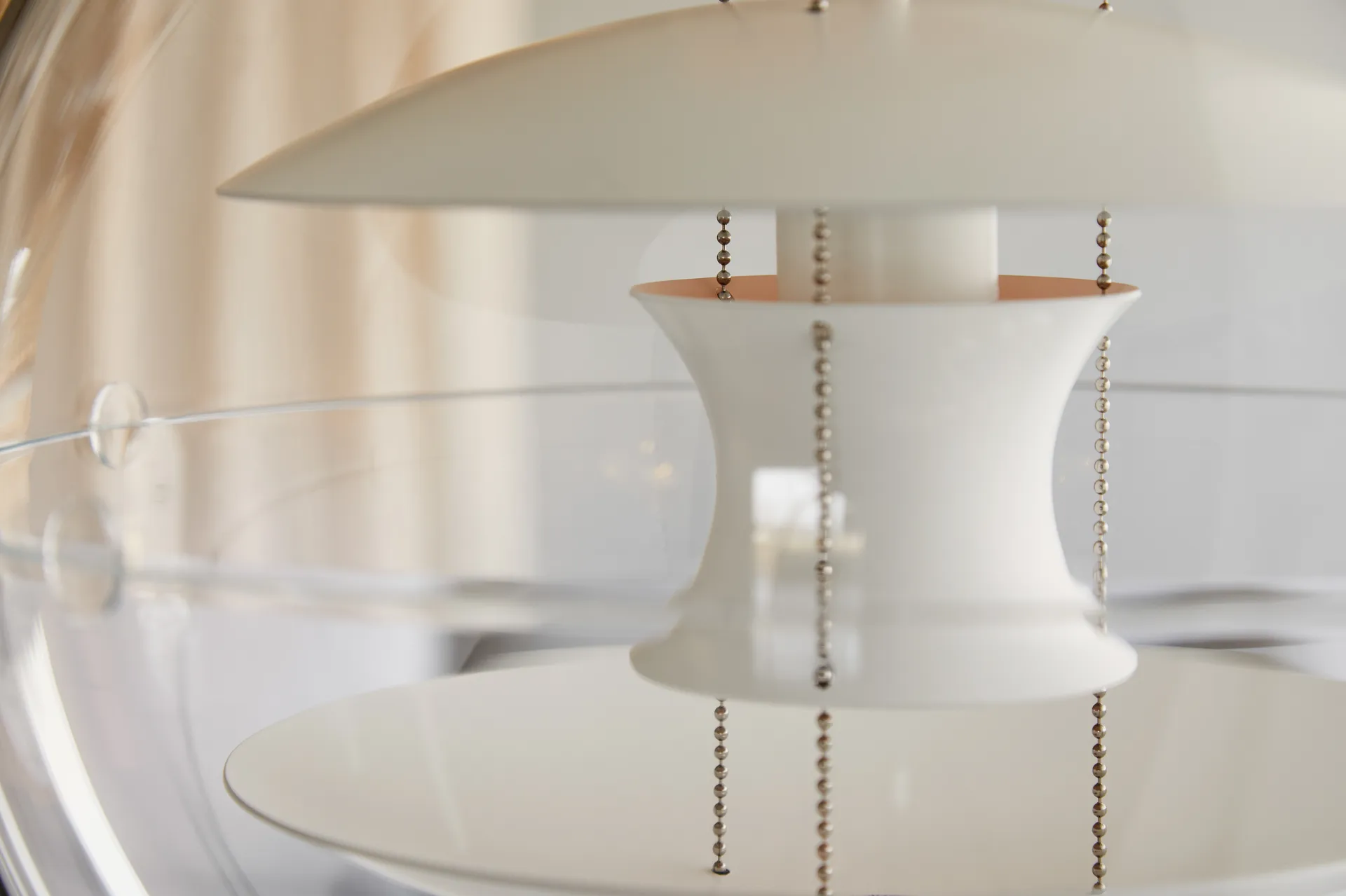 VP Globe Warm Peach taklampa, Ø40 cm Verpan