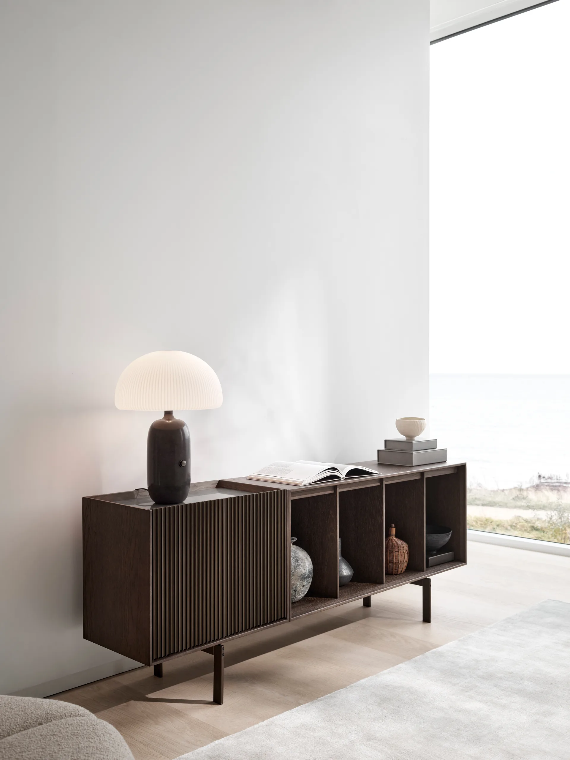 Vipp Cabinet H1 sideboard med ben, Dark oak-marble, doors Vipp