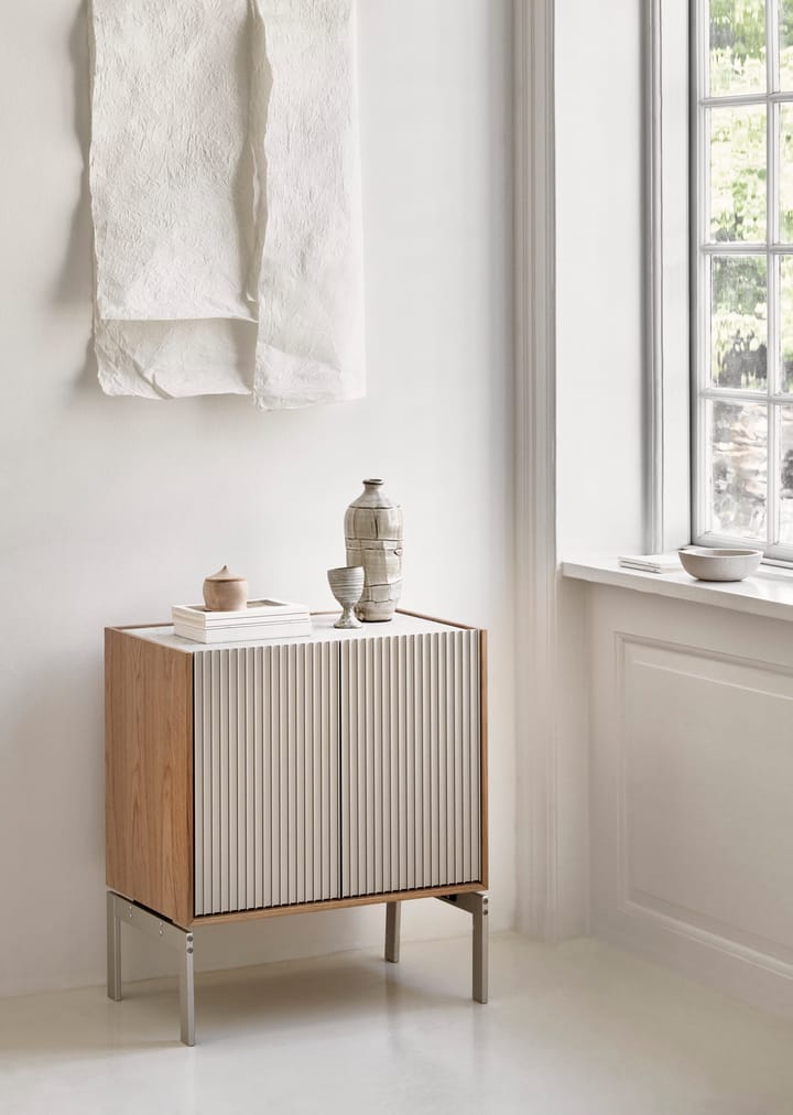 Vipp Cabinet H2 skåp med ben, Light oak-marble, doors Vipp