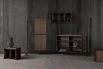 Vipp Cabinet H4 skåp med ben - Dark oak, doors - Vipp