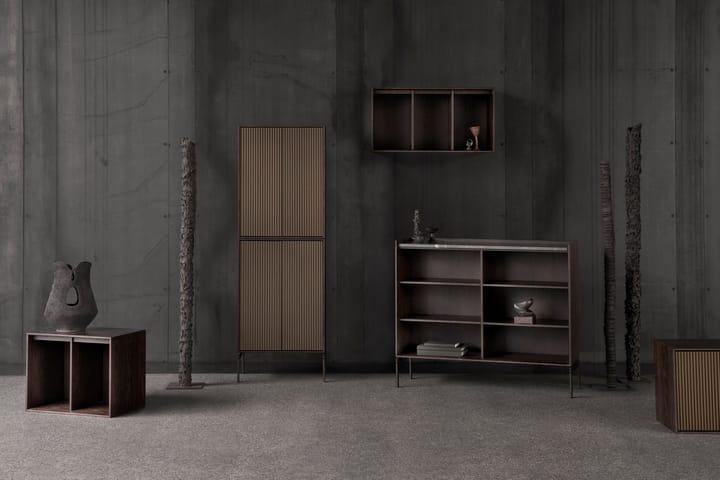 Vipp Cabinet H4 skåp med ben, Dark oak, doors Vipp