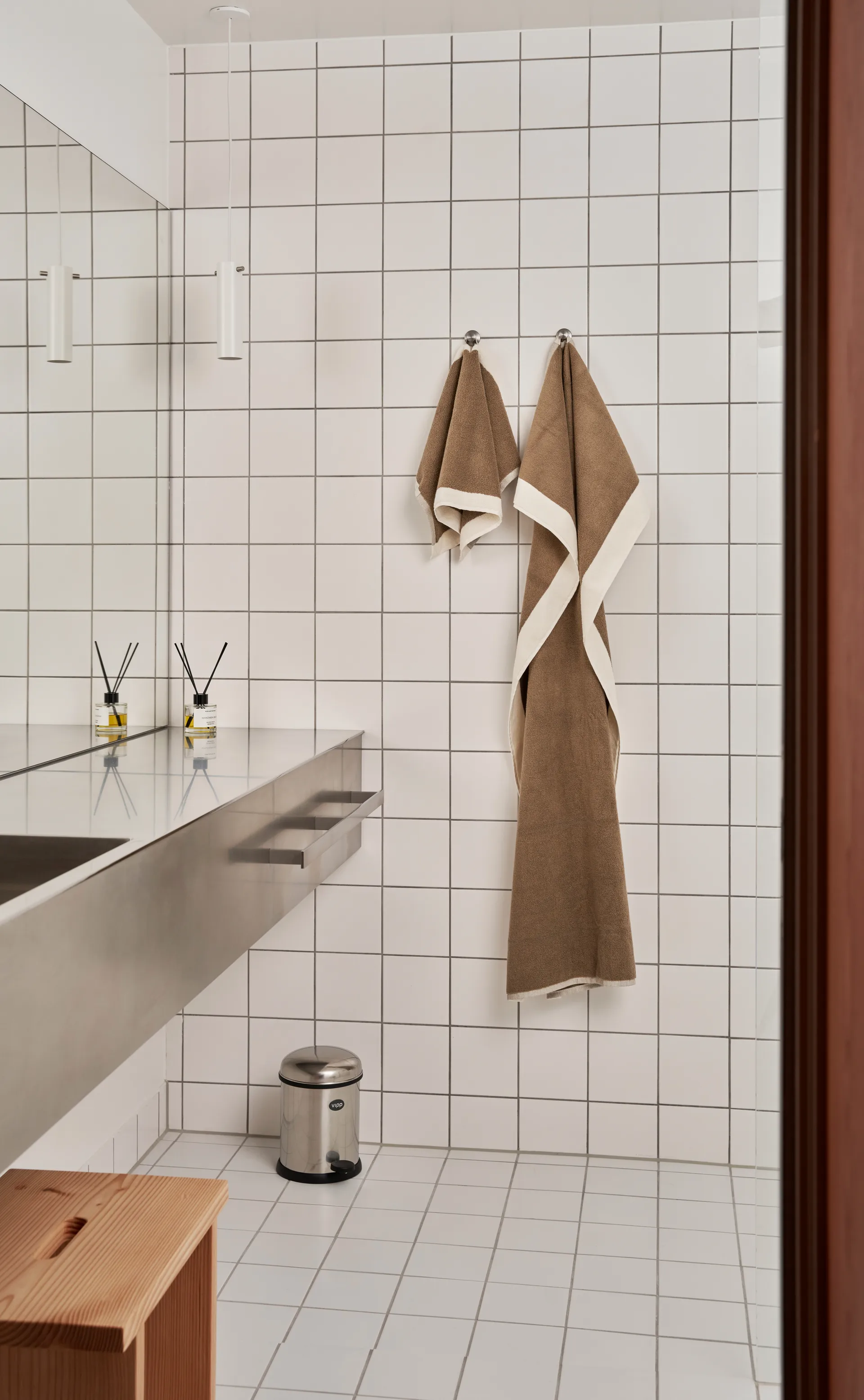 Vipp104 badhandduk, Taupe, 76x135 cm Vipp