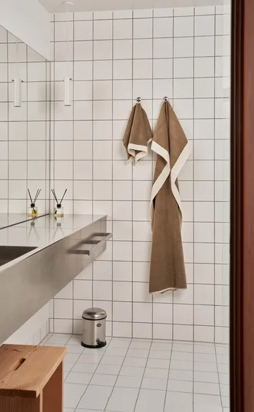 Vipp104 badhandduk - Taupe, 76x135 cm - Vipp