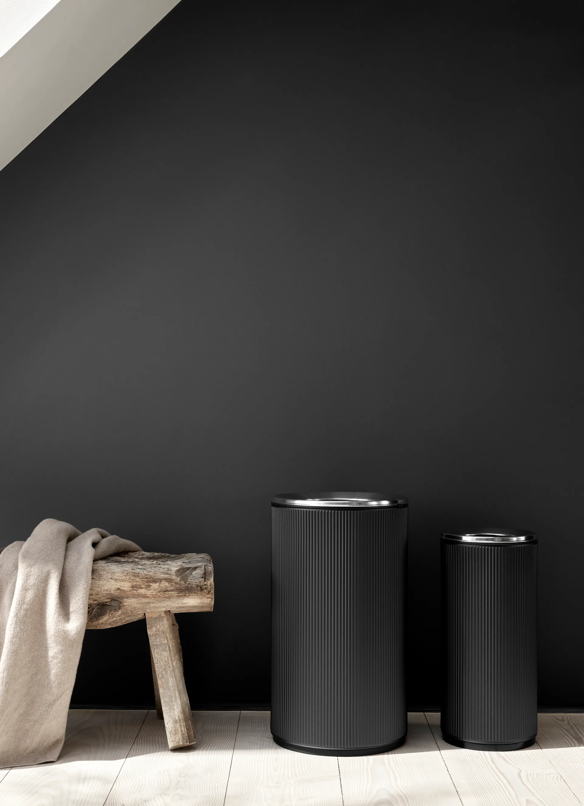 Vipp19 papperskorg med kant 60 l, Black-stainless steel Vipp