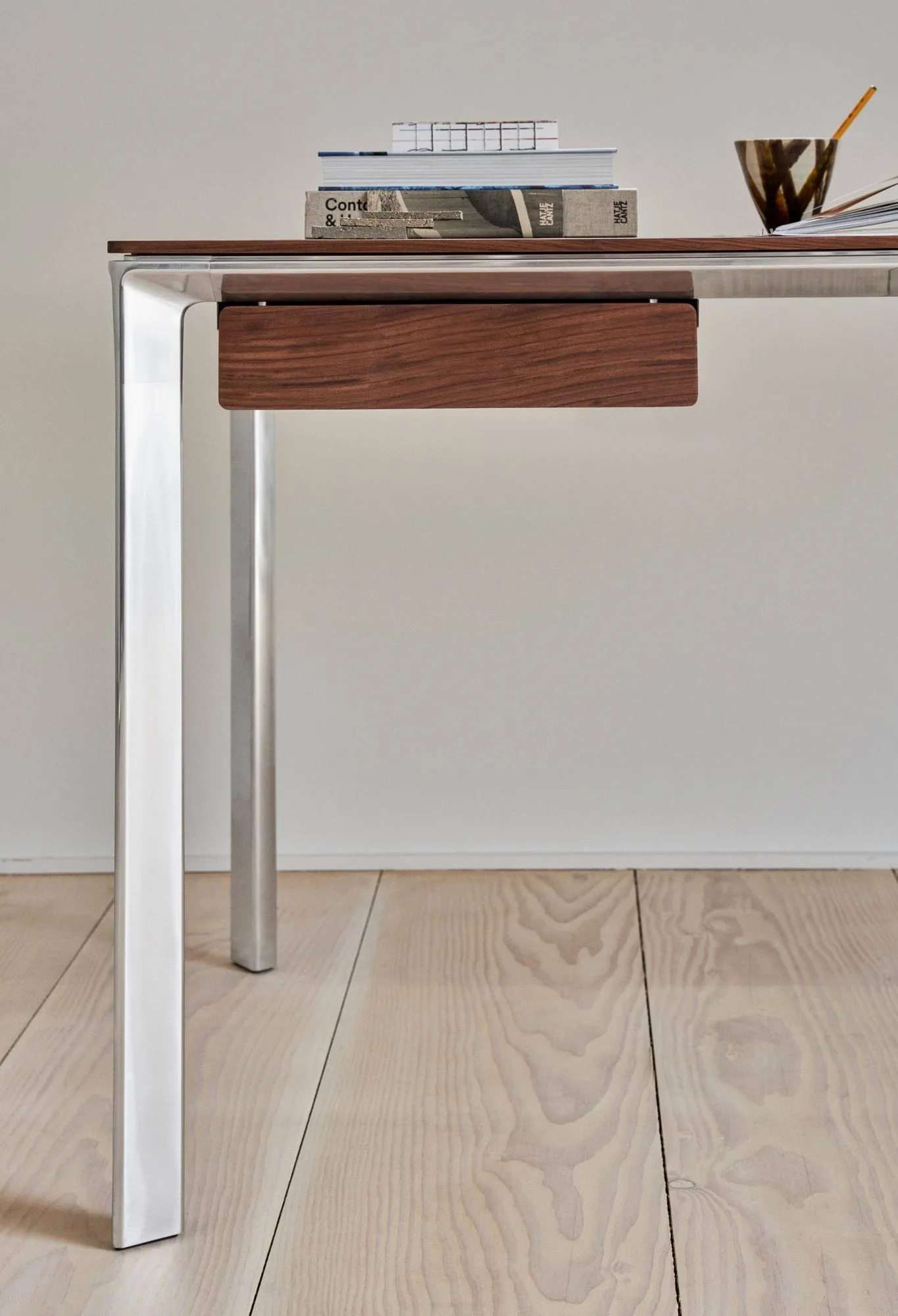Vipp432 skrivbord, Bosco leather-dark oak Vipp