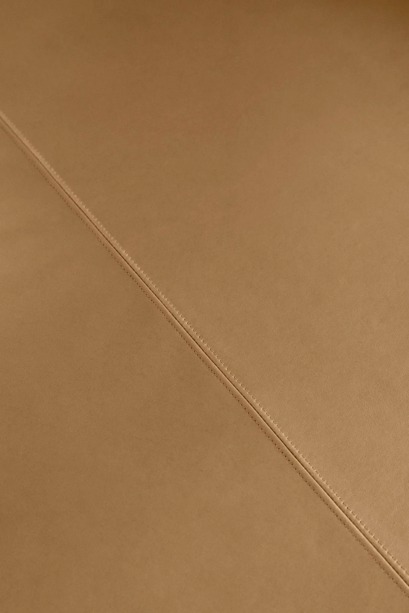 Vipp432 skrivbord, Camel leather-light oak Vipp