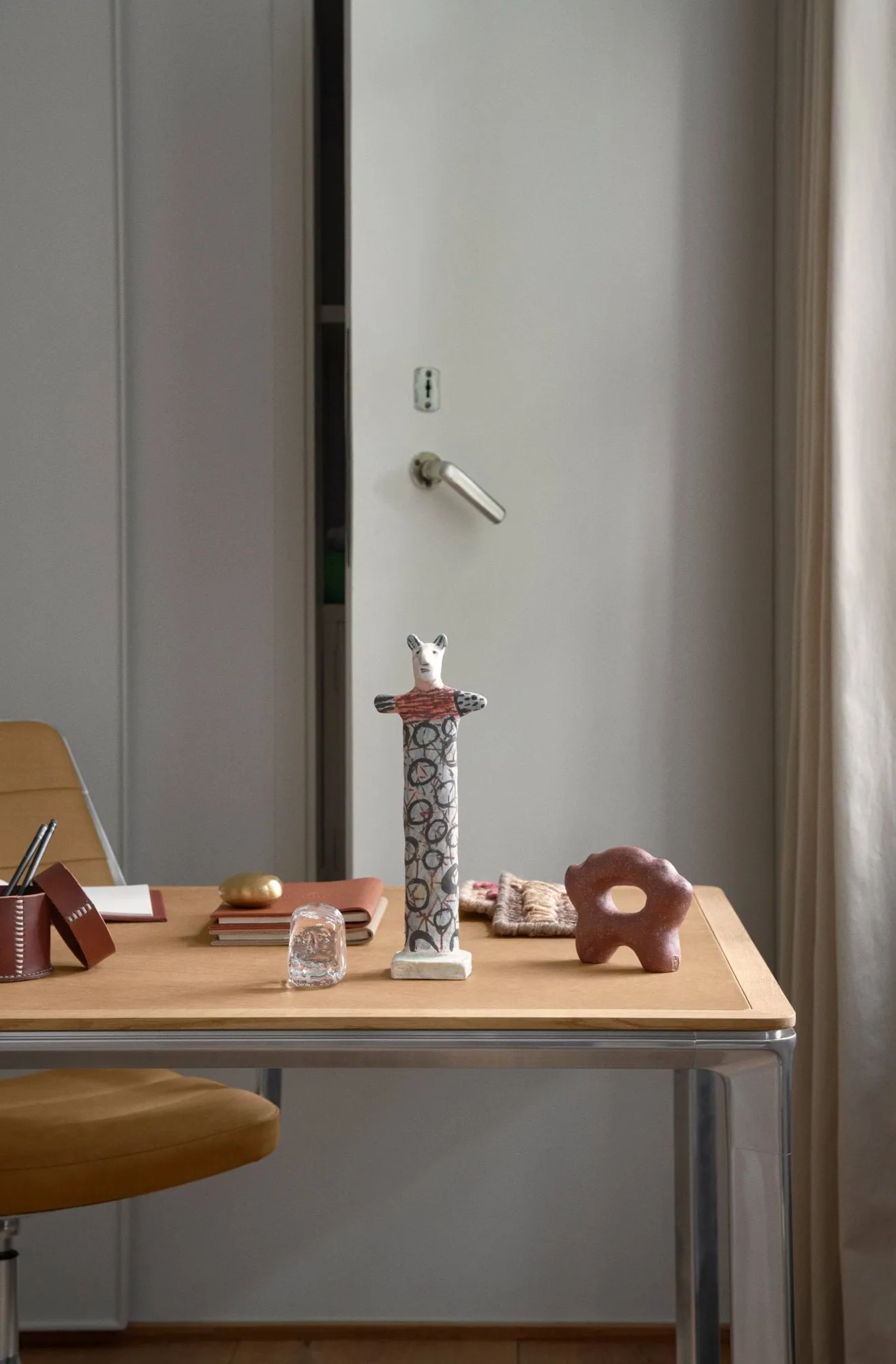 Vipp432 skrivbord, Camel leather-light oak Vipp