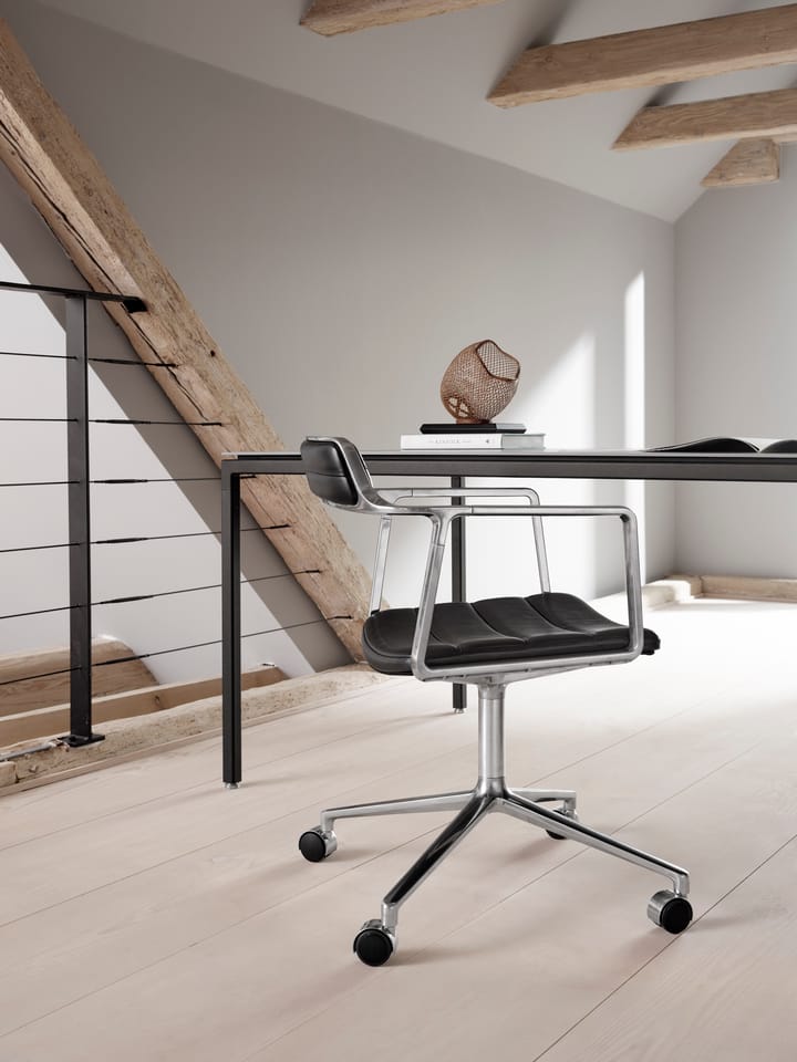 Vipp452 Swivel kontorsstol med hjul, Pol. aluminium-black leather Vipp