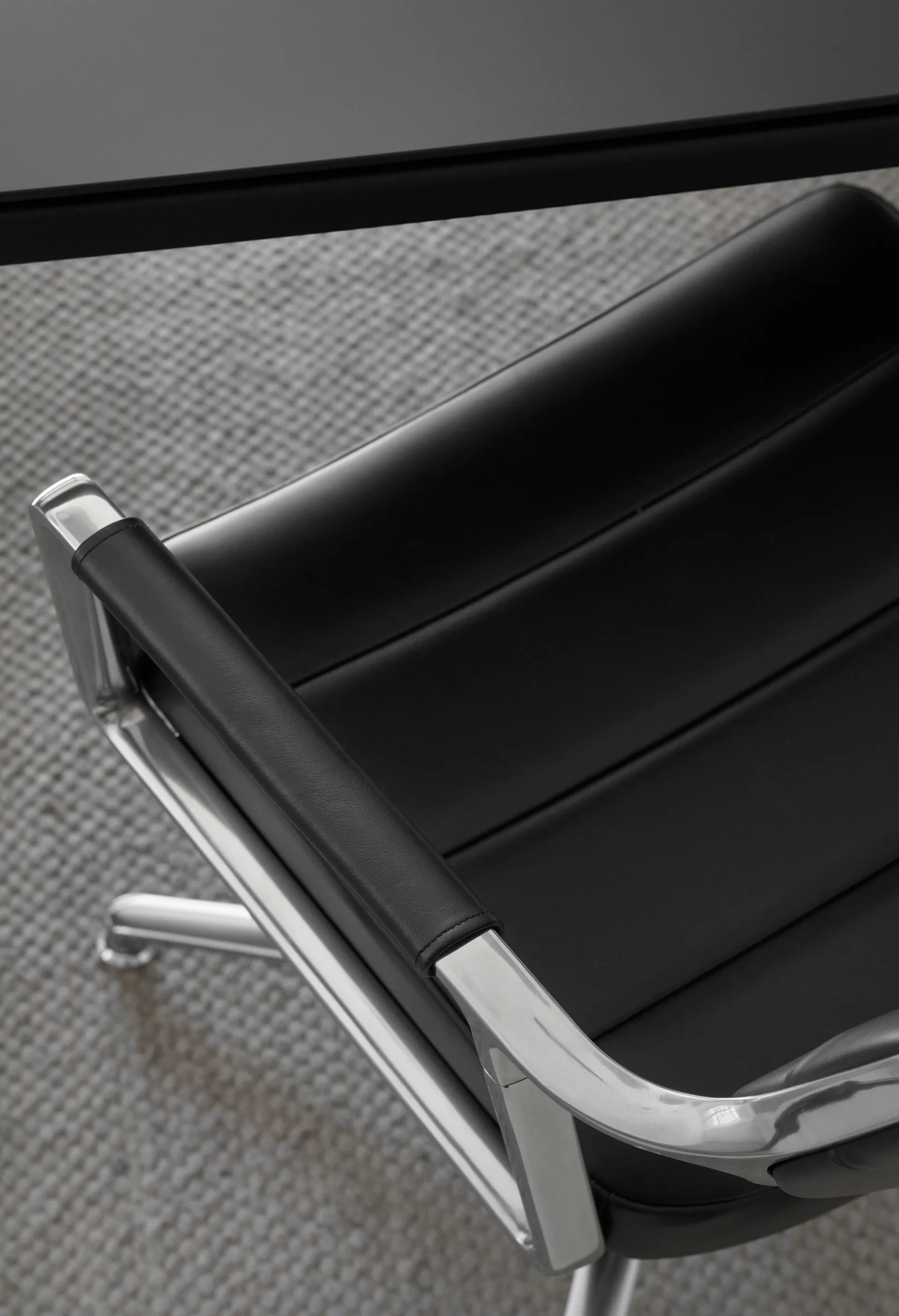 Vipp453 Swivel kontorsstol, Leather black-pol. aluminium Vipp