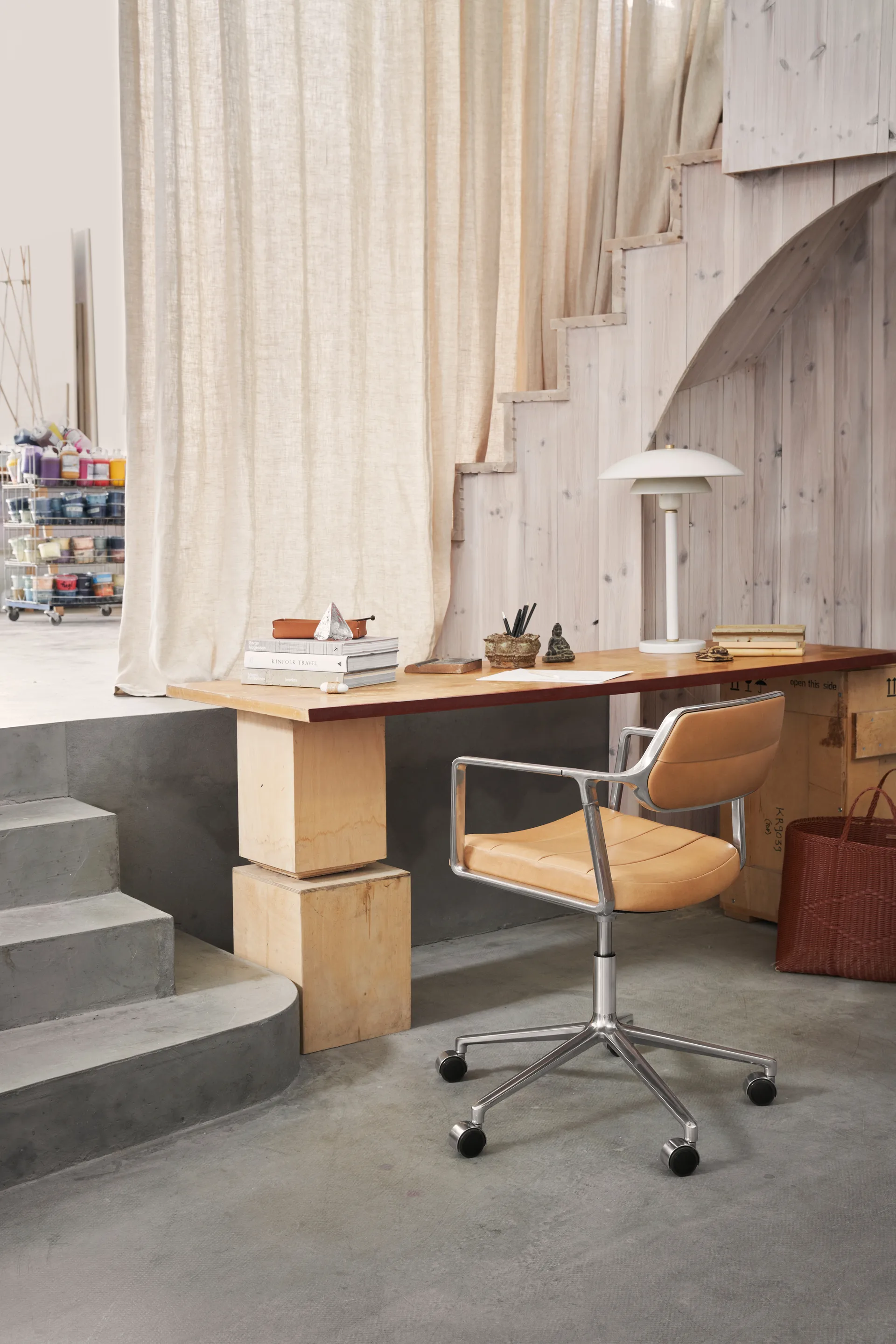 Vipp453+ Swivel kontorsstol med hjul, Pol. aluminium-camel leather Vipp