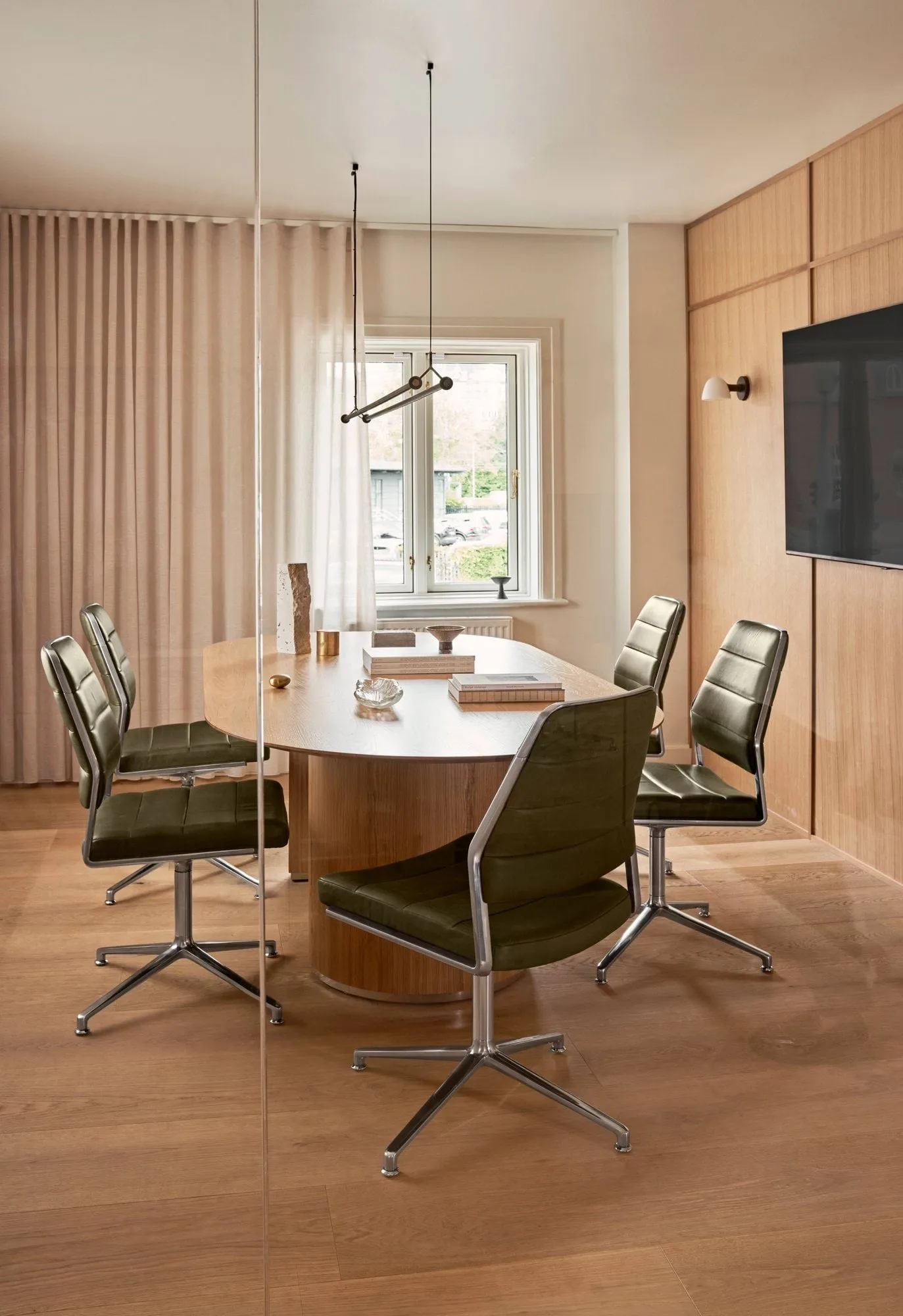 Vipp454 Swivel chair kontorsstol, Bosco leather green-polished aluminium Vipp